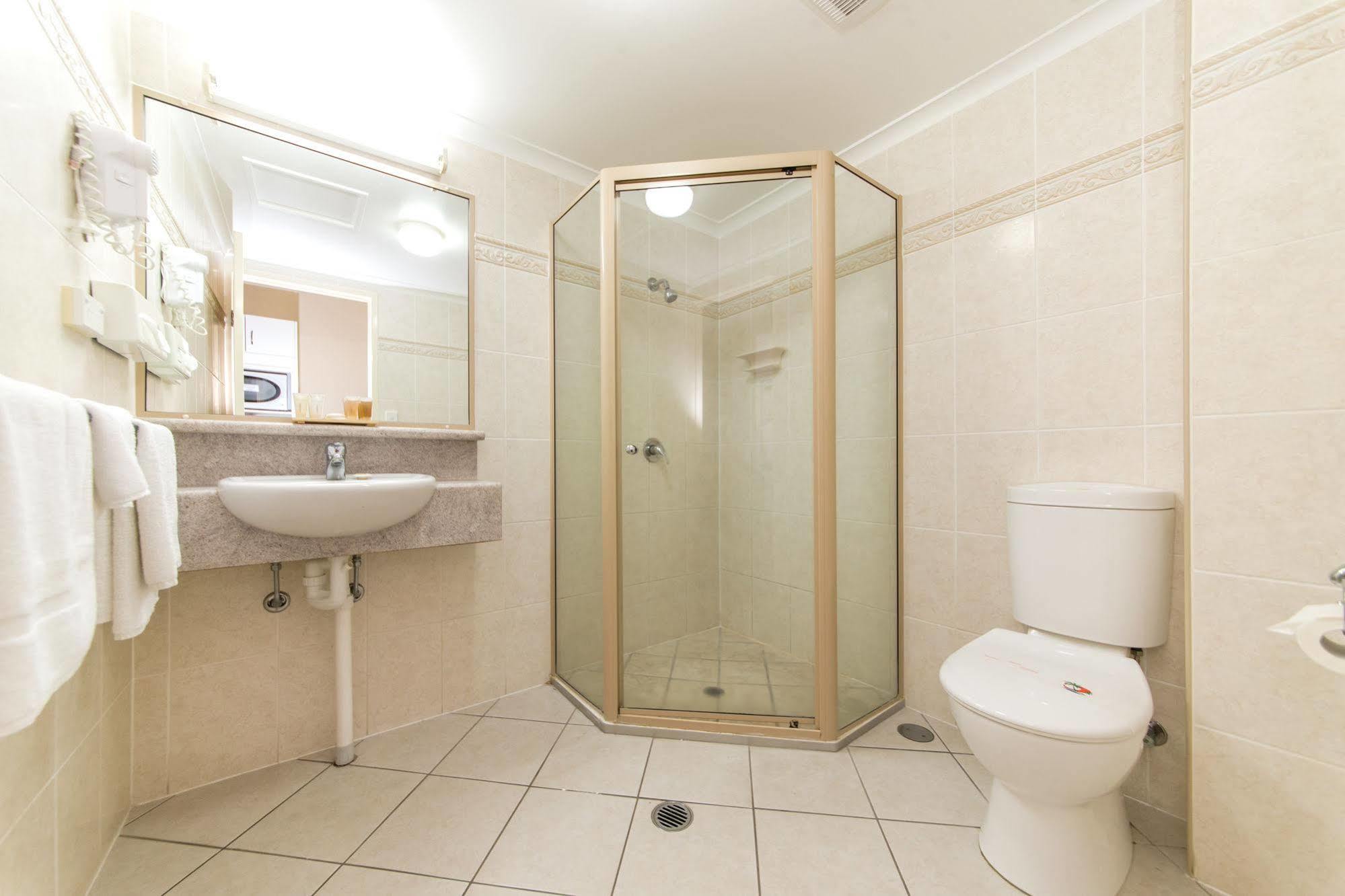 Capri Motel 4*